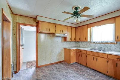 1031 Pike Street, Alliance, OH 44601 - Photo 4