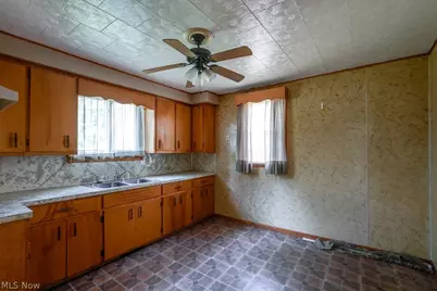 1031 Pike Street, Alliance, OH 44601 - Photo 6