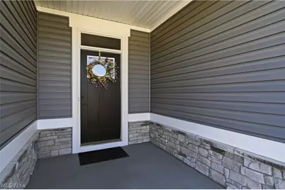 6877 Harrington Court Avenue NE, Canton, OH 44721 - Photo 2