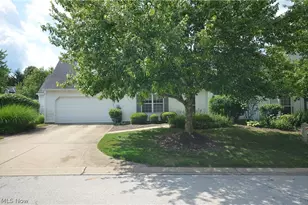2641 Burridge Cir, Twinsburg, OH 44087 - Photo 2