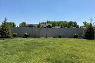 9154 Pleasant Ridge Cir, North Ridgeville, OH 44039 - Photo 34