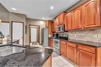 880 Shadow Creek Trail, Amherst, OH 44001 - Photo 12