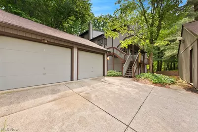 2189 Pinebrook Trail, Cuyahoga Falls, OH 44223 - Photo 2