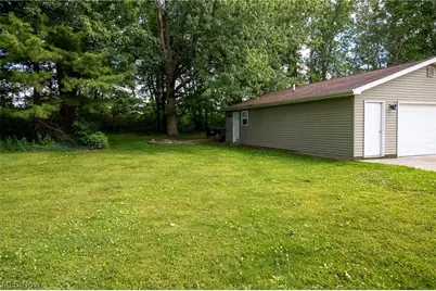 824 S Nearing Circle, Geneva, OH 44041 - Photo 10