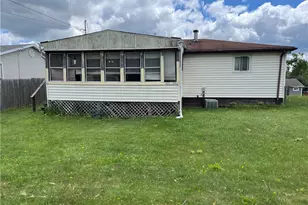 74 Ridgeland Dr, Toronto, OH 43964 - Photo 2
