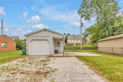 1627 33rd Street NE, Canton, OH 44714 - Photo 4