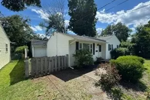 7526 Holly Dr, Mentor on the Lake, OH 44060 - Photo 2