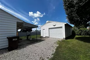 811 Leonard Ave, Belpre, OH 45714 - Photo 2