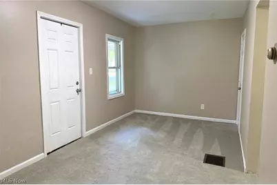 318 Joseph Avenue, Barberton, OH 44203 - Photo 2