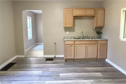 318 Joseph Avenue, Barberton, OH 44203 - Photo 6