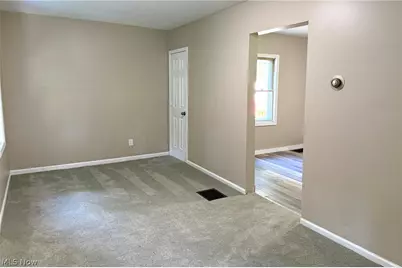 318 Joseph Avenue, Barberton, OH 44203 - Photo 4