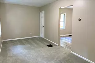 318 Joseph Ave, Barberton, OH 44203 - Photo 4
