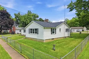 14 N Cross St, Columbiana, OH 44408 - Photo 2