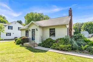 1372 Earhart Ave, Akron, OH 44320 - Photo 4