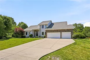 522 Tanglewood Trail, Cuyahoga Falls, OH 44223 - Photo 2