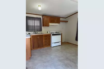 5411 N River Road W #E11, Geneva, OH 44041 - Photo 4