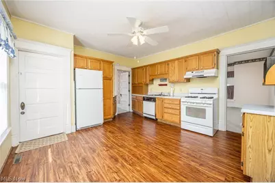 419 Williams Avenue, Williamstown, WV 26187 - Photo 16