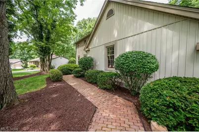548 Squirrel Hill Drive, Youngstown, OH 44512 - Photo 8