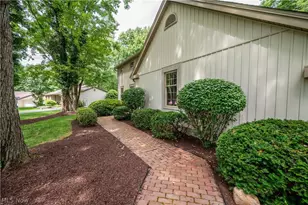 548 Squirrel Hill Dr, Youngstown, OH 44512 - Photo 8