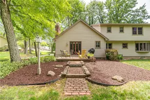 548 Squirrel Hill Dr, Youngstown, OH 44512 - Photo 2