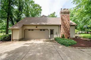 548 Squirrel Hill Dr, Youngstown, OH 44512 - Photo 6