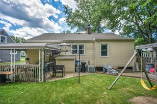 301 E 317th St, Willowick, OH 44095 - Photo 24