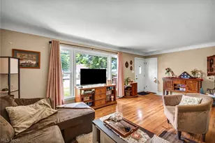 301 E 317th St, Willowick, OH 44095 - Photo 6