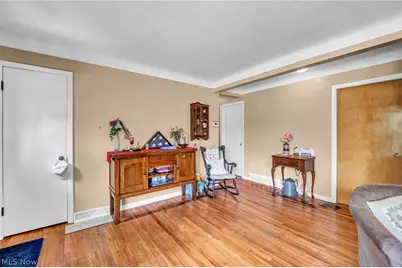 301 E 317th Street, Willowick, OH 44095 - Photo 8