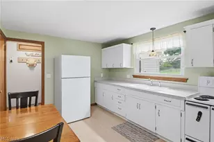 937 Pineview Ave SE, North Canton, OH 44720 - Photo 6