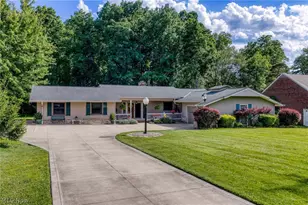 3270 Harris Rd, Grandview Heights, OH 44147 - Photo 2