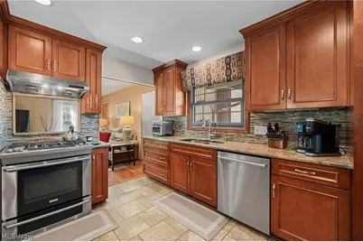 3270 Harris Road, Grandview Heights, OH 44147 - Photo 14