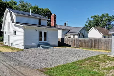 431 Cedar Lane, New Philadelphia, OH 44663 - Photo 2