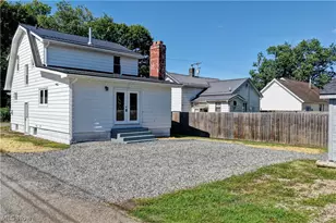 431 Cedar Ln, New Philadelphia, OH 44663 - Photo 2