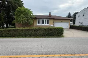 149 Parkway Dr, Eastlake, OH 44095 - Photo 2
