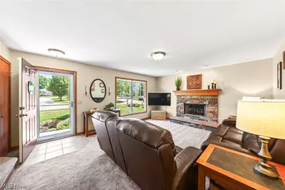 4021 Timber Run, Ravenna, OH 44266 - Photo 2