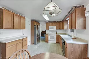 1656 Belfair Dr, Twinsburg, OH 44087 - Photo 2