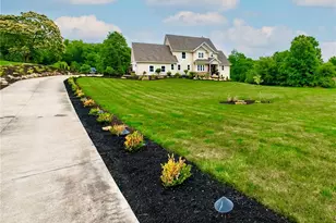 41 W Nimisila Rd, New Franklin, OH 44319 - Photo 2