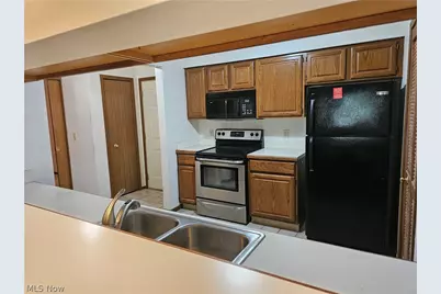 8605 Scenicview Drive #203, Grandview Heights, OH 44147 - Photo 10