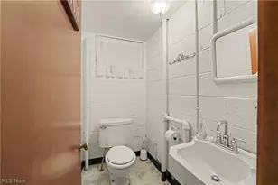 19909 Malvern Rd, Huber Heights, OH 44122 - Photo 38