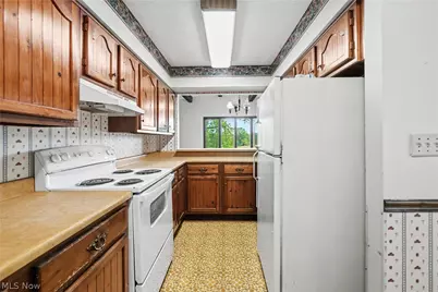 1740 W Comet Road, New Franklin, OH 44216 - Photo 6