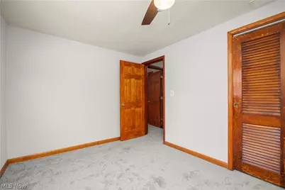 4905 Pinewood Drive, Sheffield Lake, OH 44054 - Photo 16