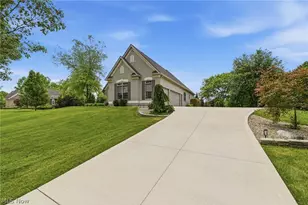 728 Pine Wood Dr, Boston Heights, OH 44236 - Photo 2