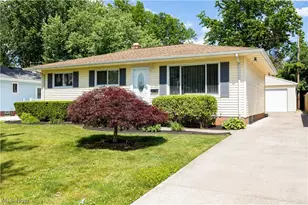 319 Erieview Blvd, Sheffield Lake, OH 44054 - Photo 2