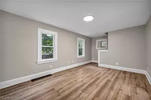 825 Dan St, Akron, OH 44310 - Photo 10