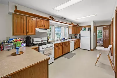 541 E Main Street, Ravenna, OH 44266 - Photo 12