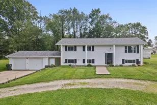 6410 Westmore St, Louisville, OH 44641 - Photo 2