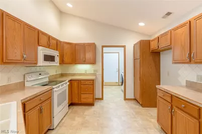 1344 Pebble Chase Circle NE, Massillon, OH 44646 - Photo 8