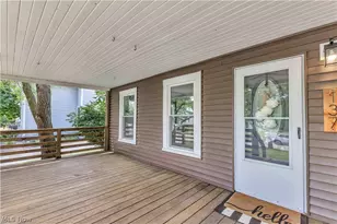 137 N Vine St, Medina, OH 44256 - Photo 2