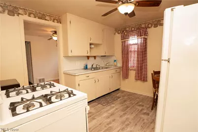 3835 Bernard Avenue NW, Canton, OH 44709 - Photo 8