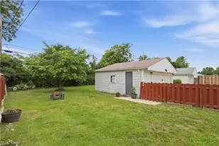 2212 Larchmont Dr, Wickliffe, OH 44092 - Photo 24